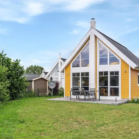 Holiday home Gorgeous In With Kitchen
