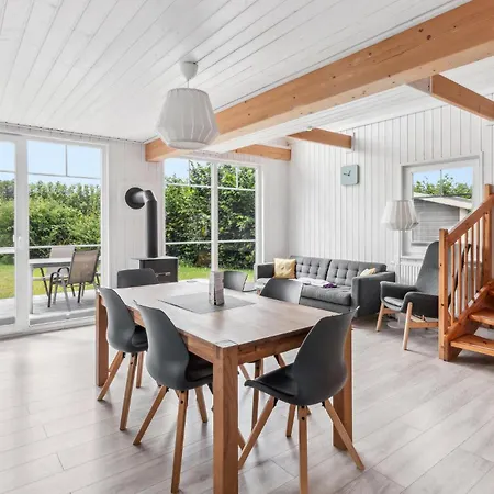 Holiday home Gorgeous In With Kitchen